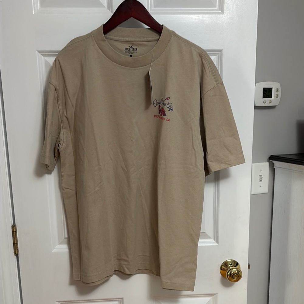 Hollister Men's Tan T-Shirt